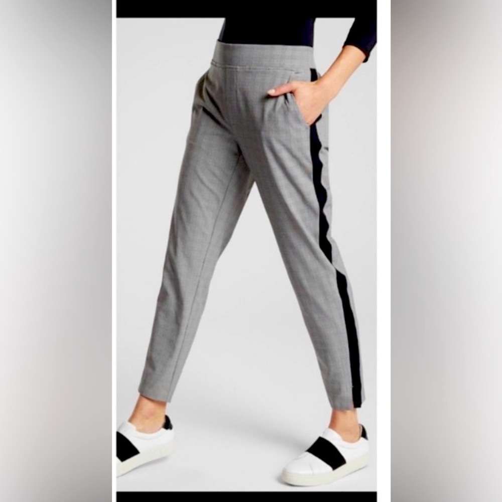 Athleta Brooklyn Plaid Ankle Pant Black White Plaid Pull On Style sz 2